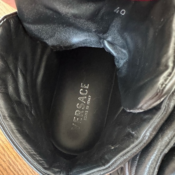 Black leather Versace sneakers - Picture 9 of 14